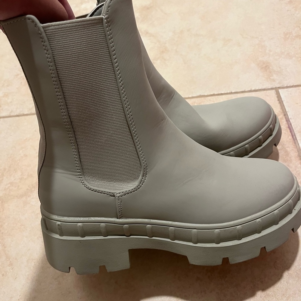Forever 21 Lug-Sole Chelsea boots